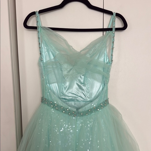 NWT | Mac Duggal 67565 Mint V-Neck Tulle Ballgown with Embellished Belt Size 2 - Picture 14 of 14